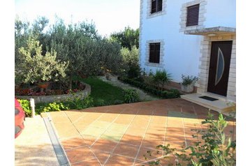 Croazia Privát Sućuraj, Esterno